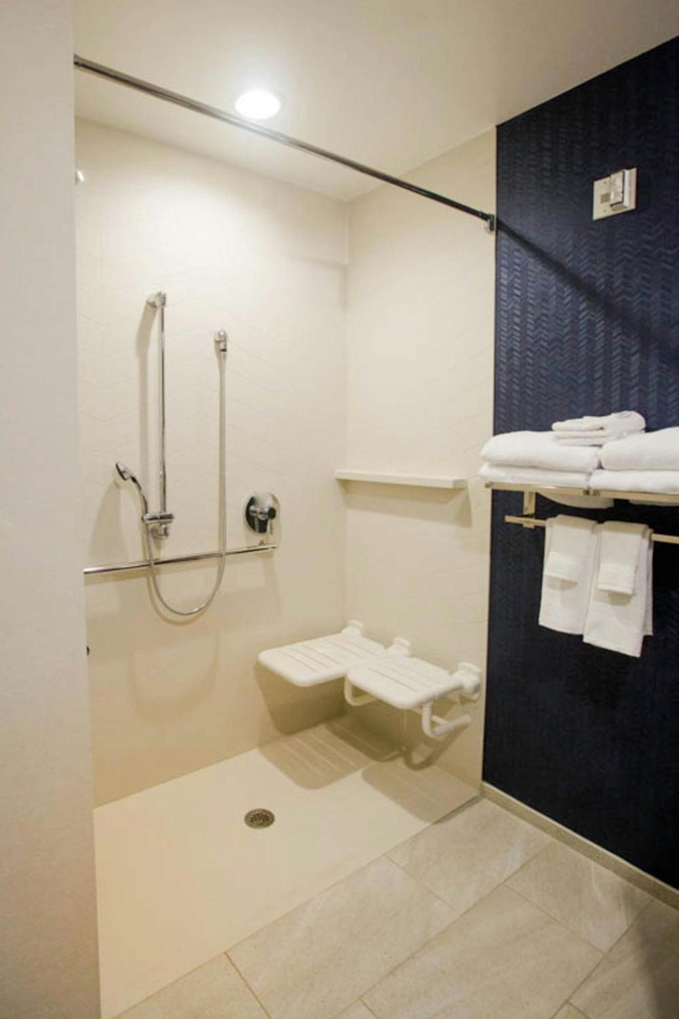 Fairfield Inn & Suites By Marriott Philadelphia Broomall/Newtown Square Exterior foto